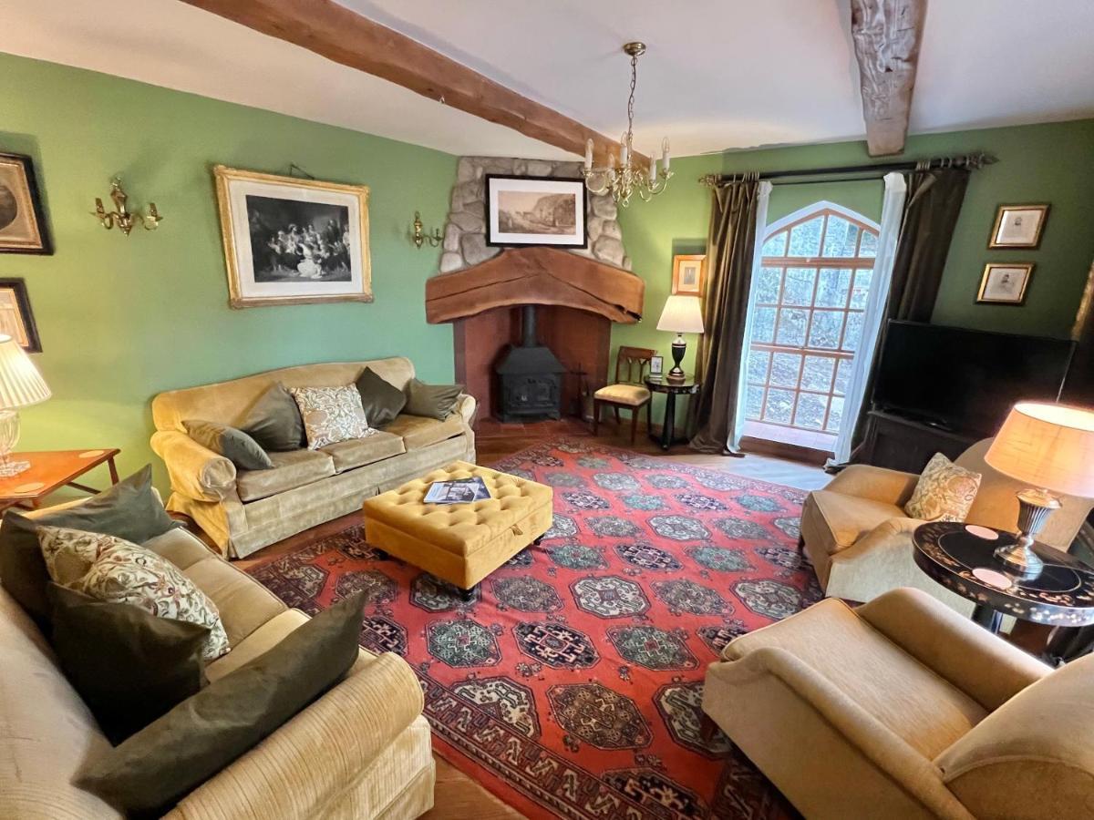 Tan-yr-ogo Gate Lodge, Gwrych Castle Holiday home Llanddulas