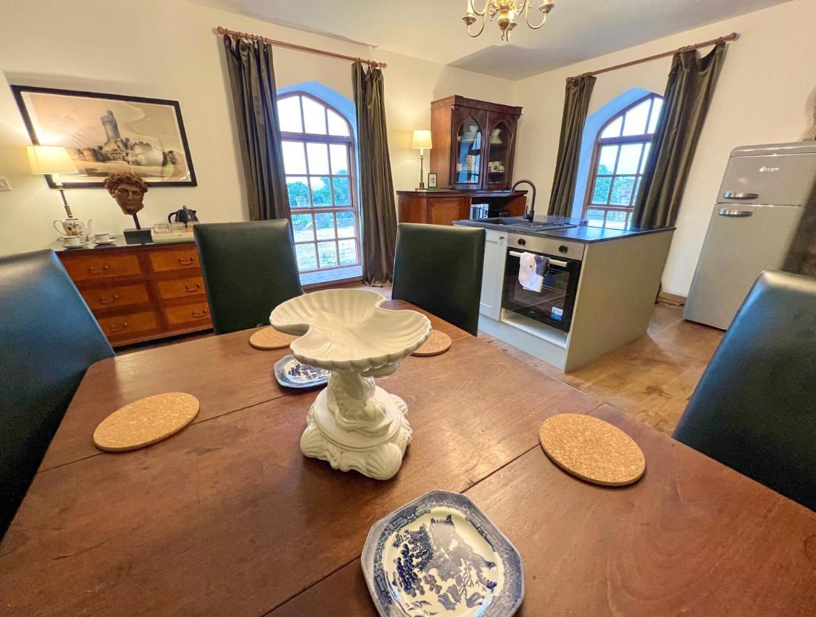 Holiday home Tan-yr-ogo Gate Lodge, Gwrych Castle