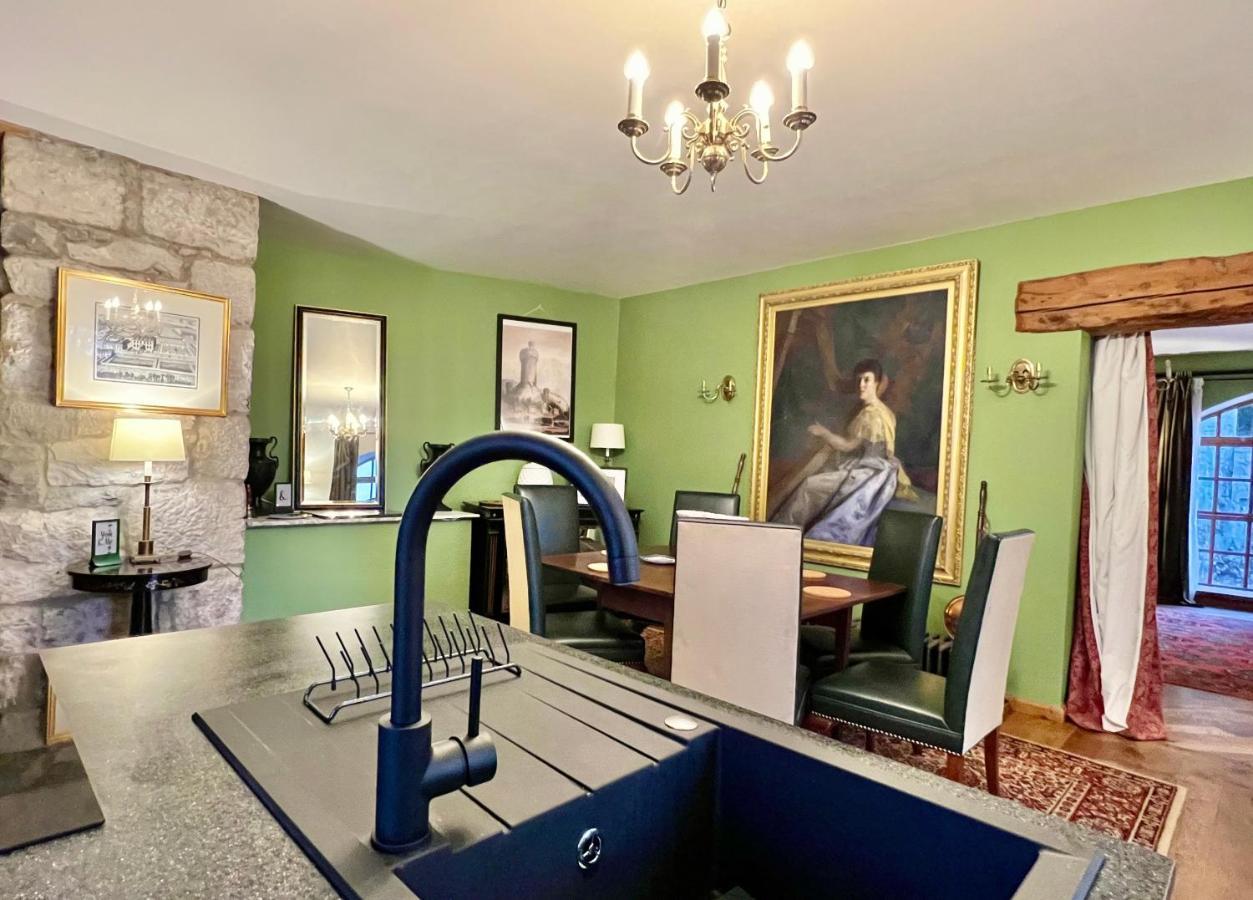 Holiday home Tan-yr-ogo Gate Lodge, Gwrych Castle *
