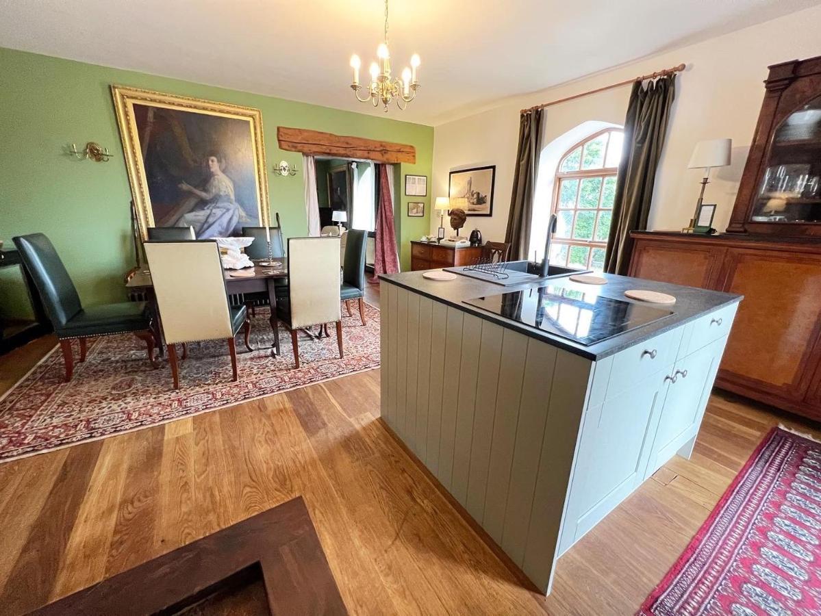 Holiday home Tan-yr-ogo Gate Lodge, Gwrych Castle