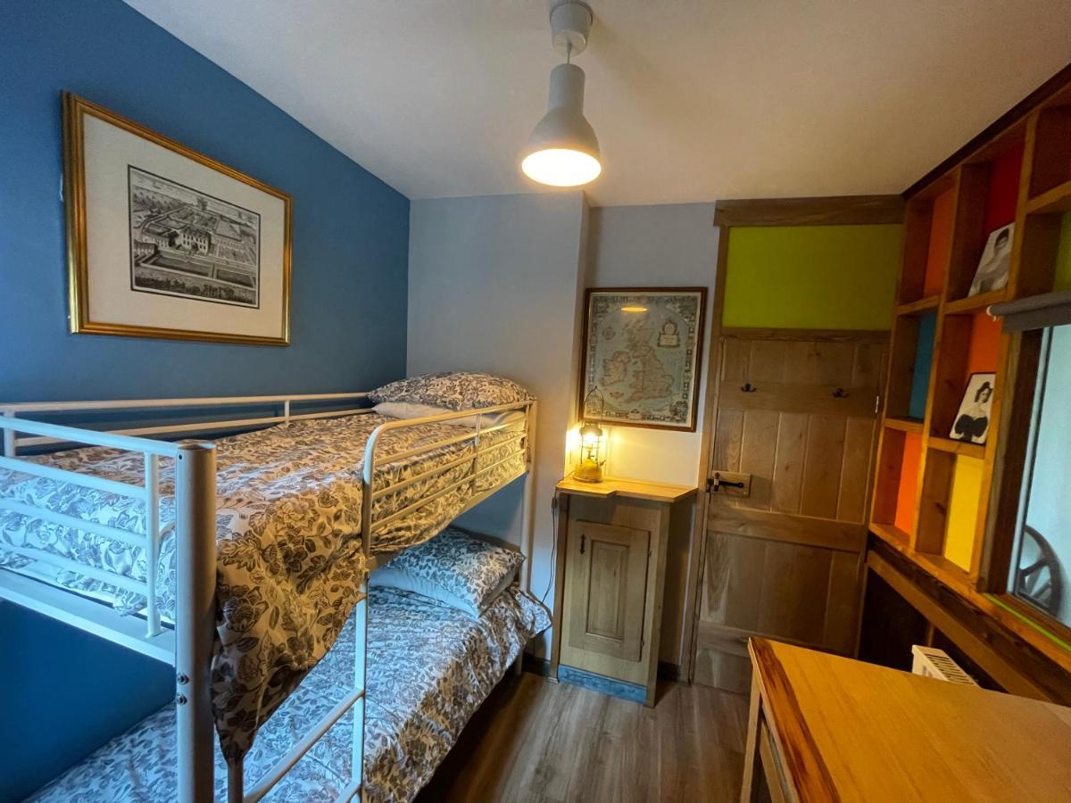 Tan-yr-ogo Gate Lodge, Gwrych Castle Holiday home Llanddulas
