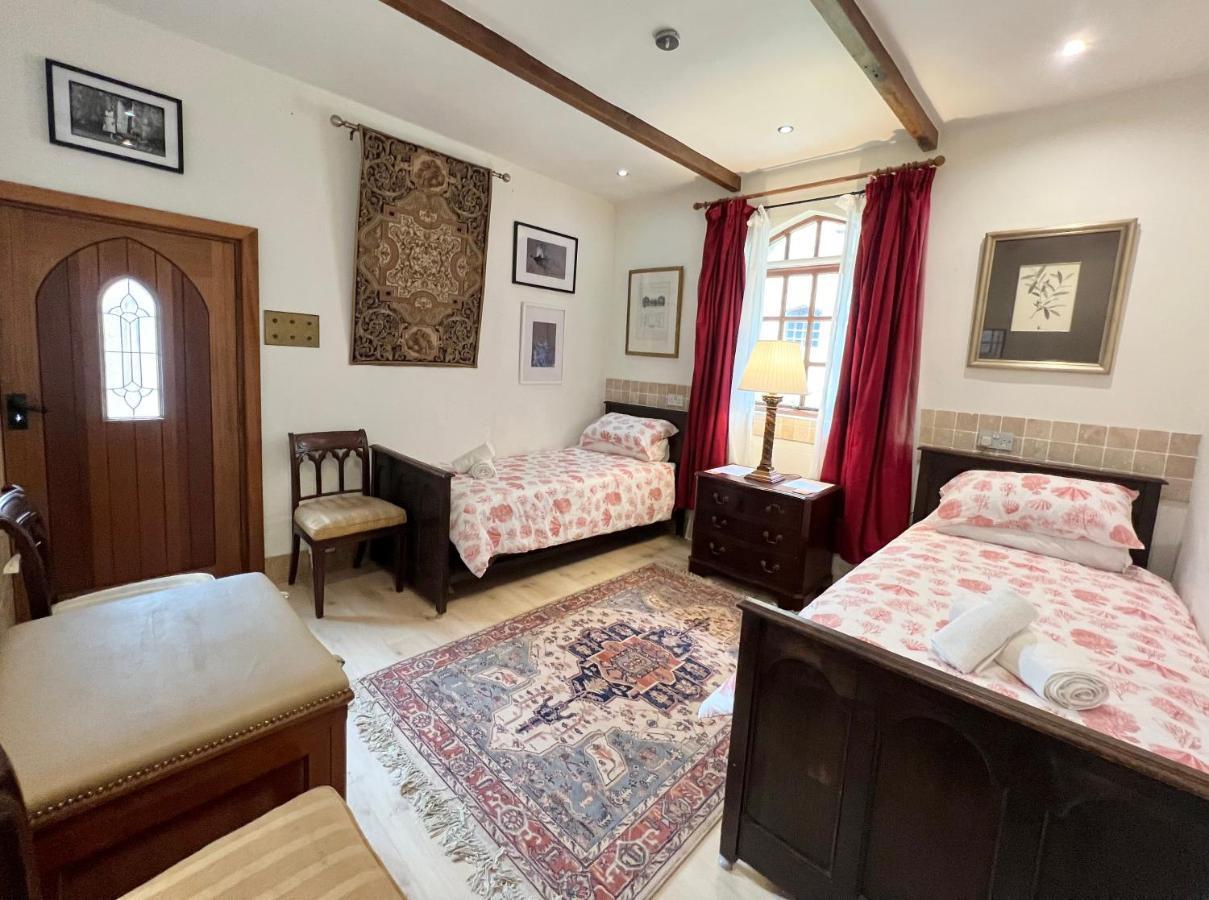 Tan-yr-ogo Gate Lodge, Gwrych Castle * Llanddulas